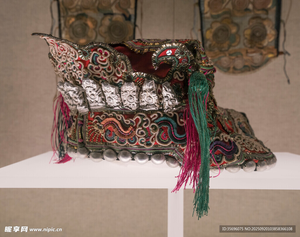 民族风刺绣精美装饰包