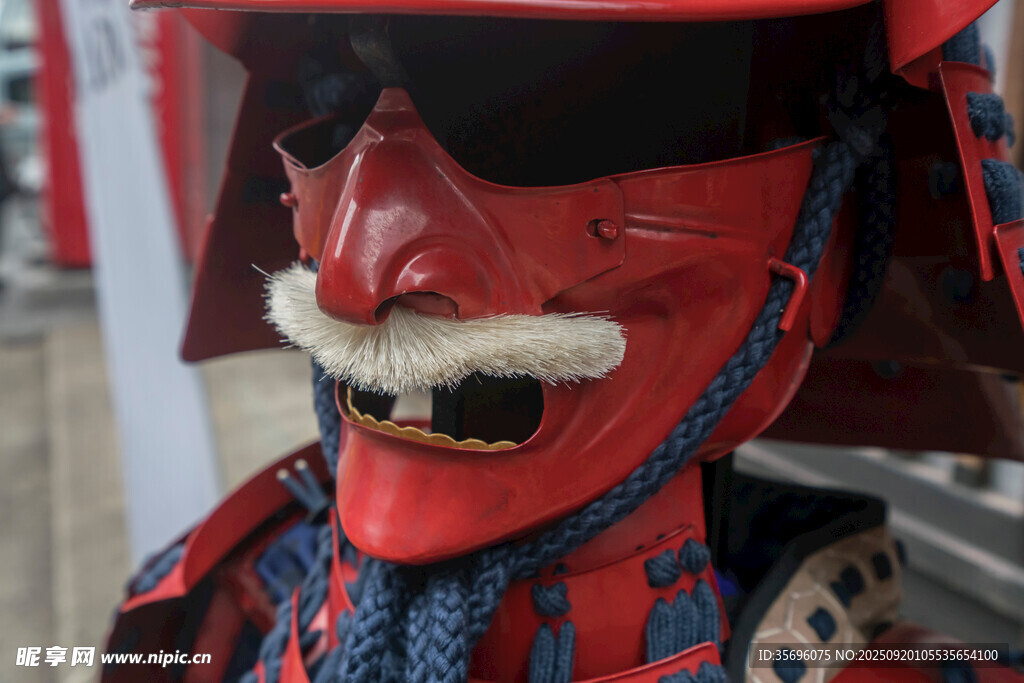 红色武士面具展示