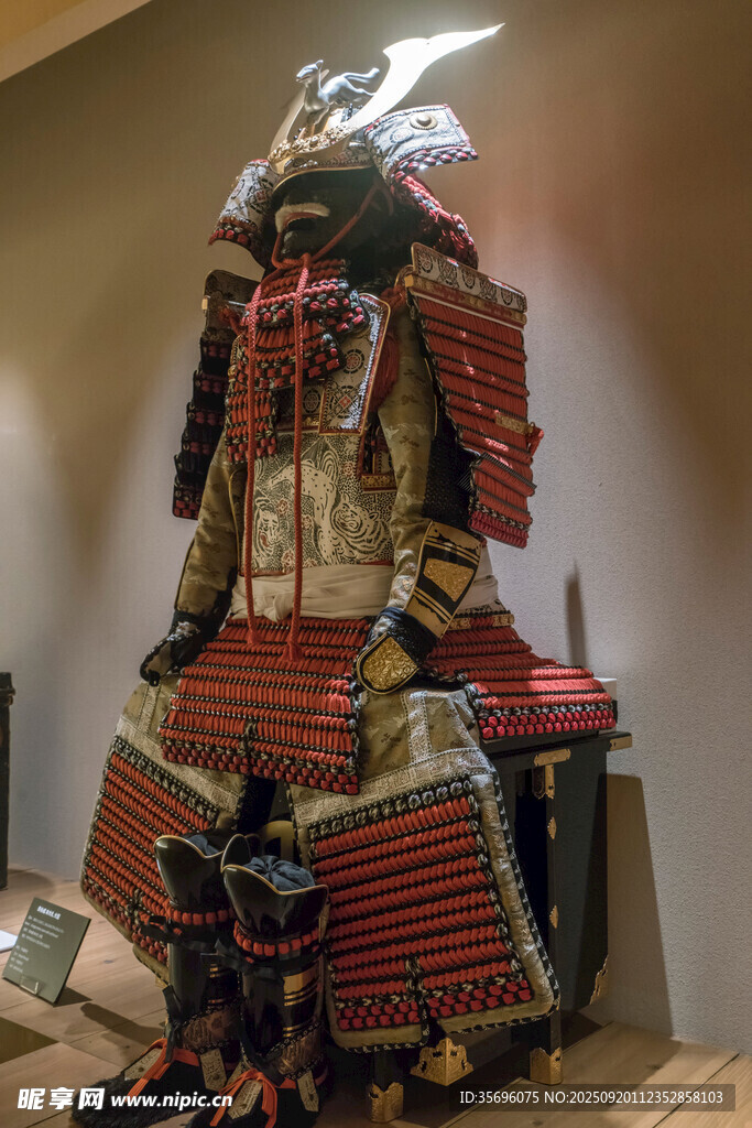 古代精美武士铠甲展示