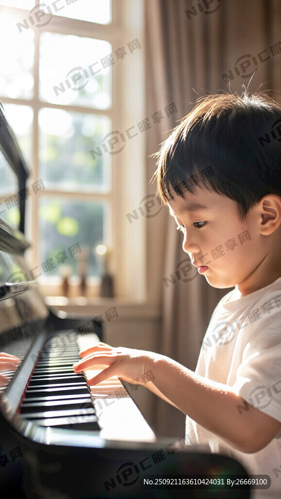 孩童弹钢琴 阳光洒下来 梦幻
