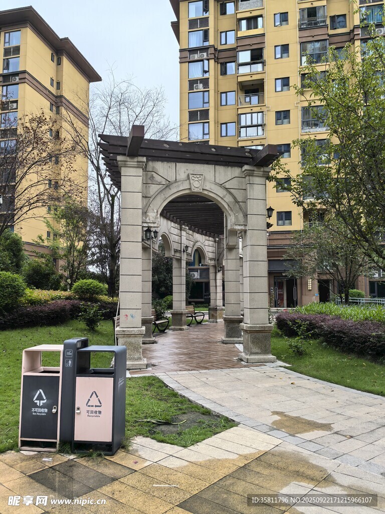 小区精致景观拱门