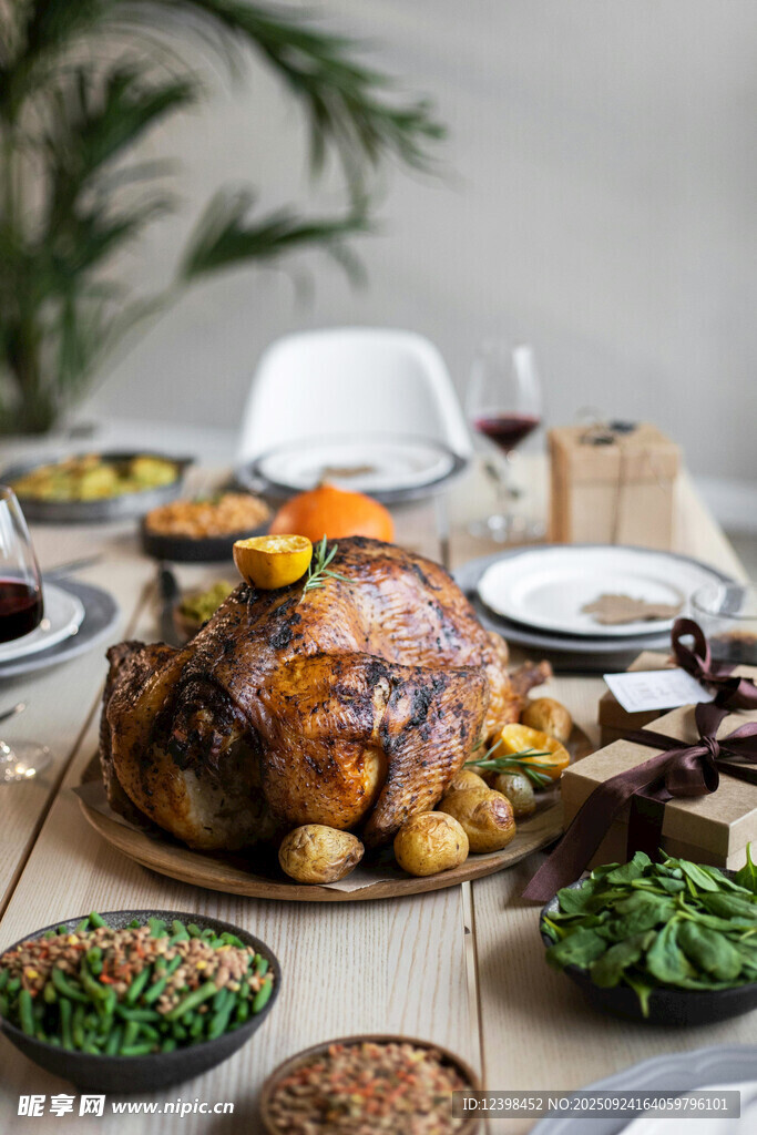 丰盛感恩节餐桌美食盛宴