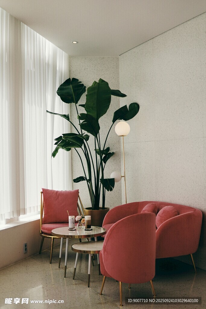 现代简约风客厅温馨场景