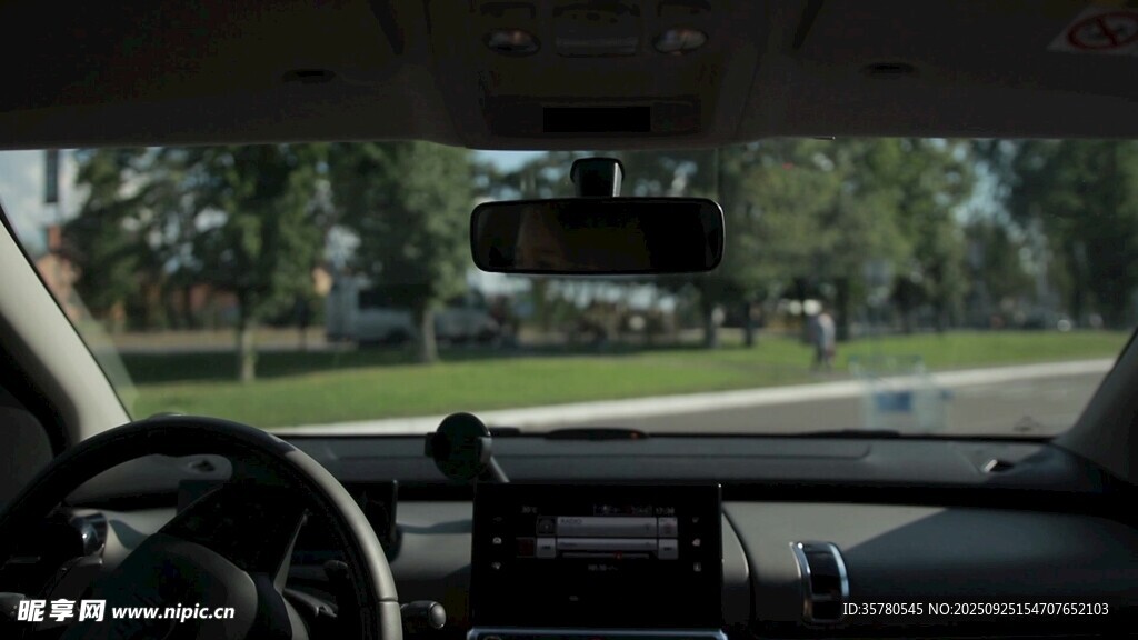 车内视角看户外风景