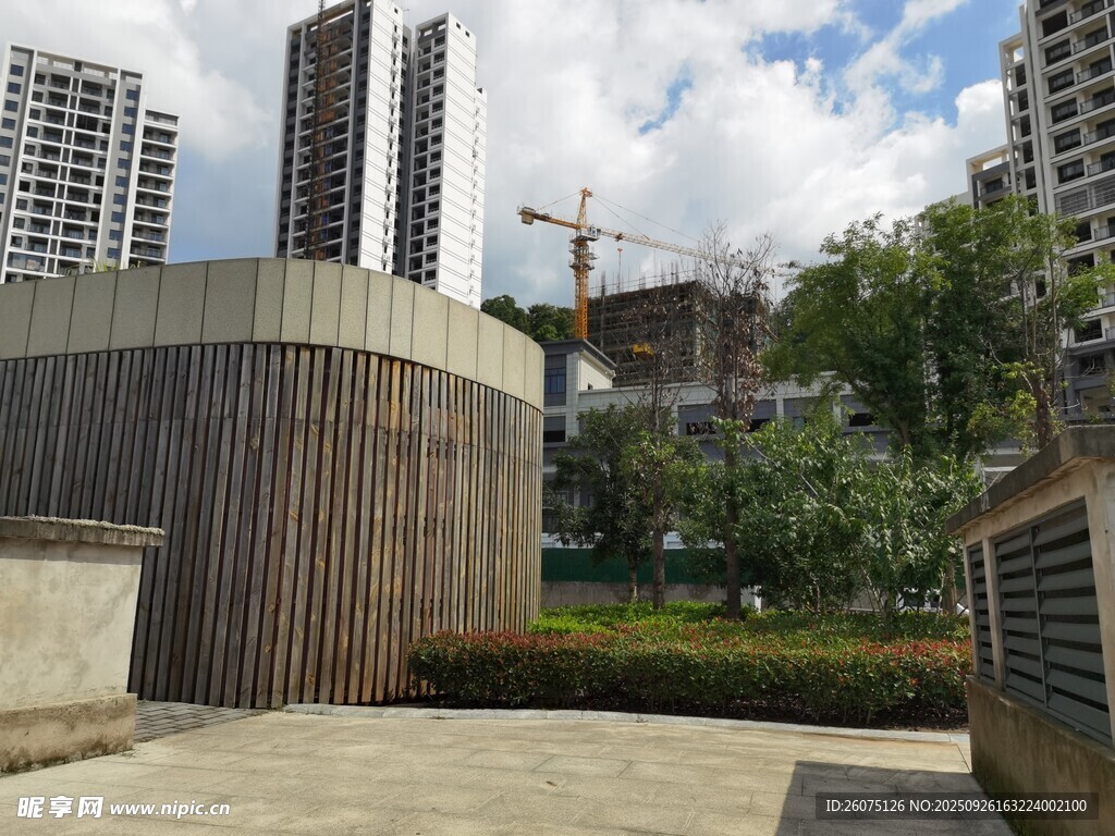 城市中的木质景观建筑