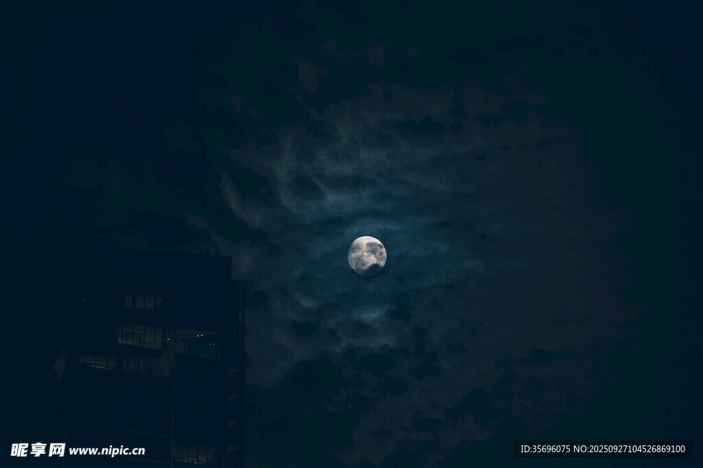 黑暗中透出的一丝光亮