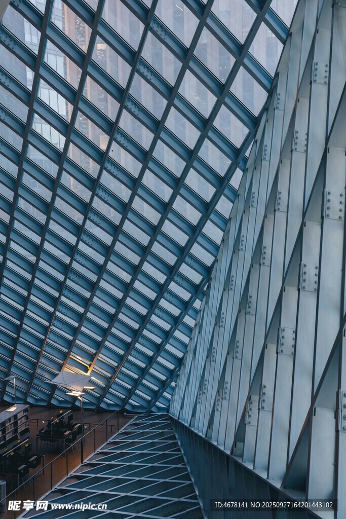 现代玻璃屋顶建筑景观