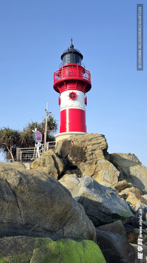 海南三亚蜈支洲岛灯塔