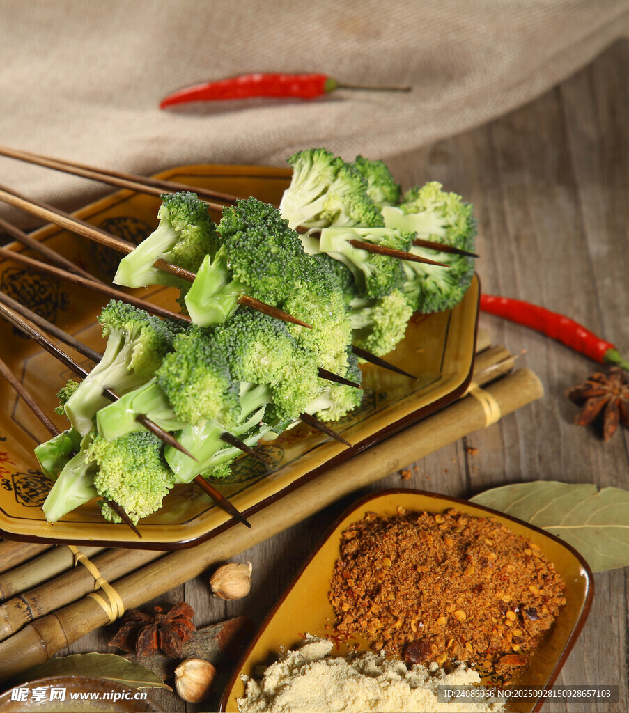 烤西兰花与调料组合