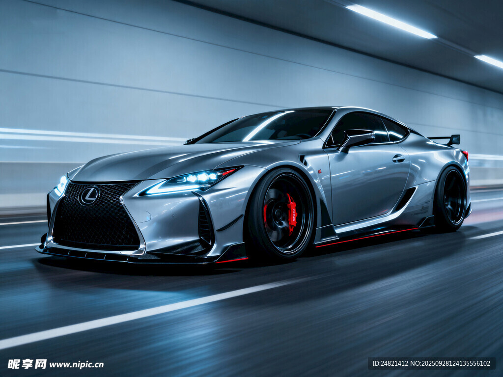 银色跑车飞驰于隧道中