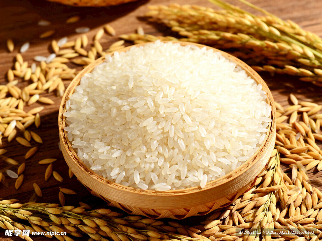 木碗盛优质大米