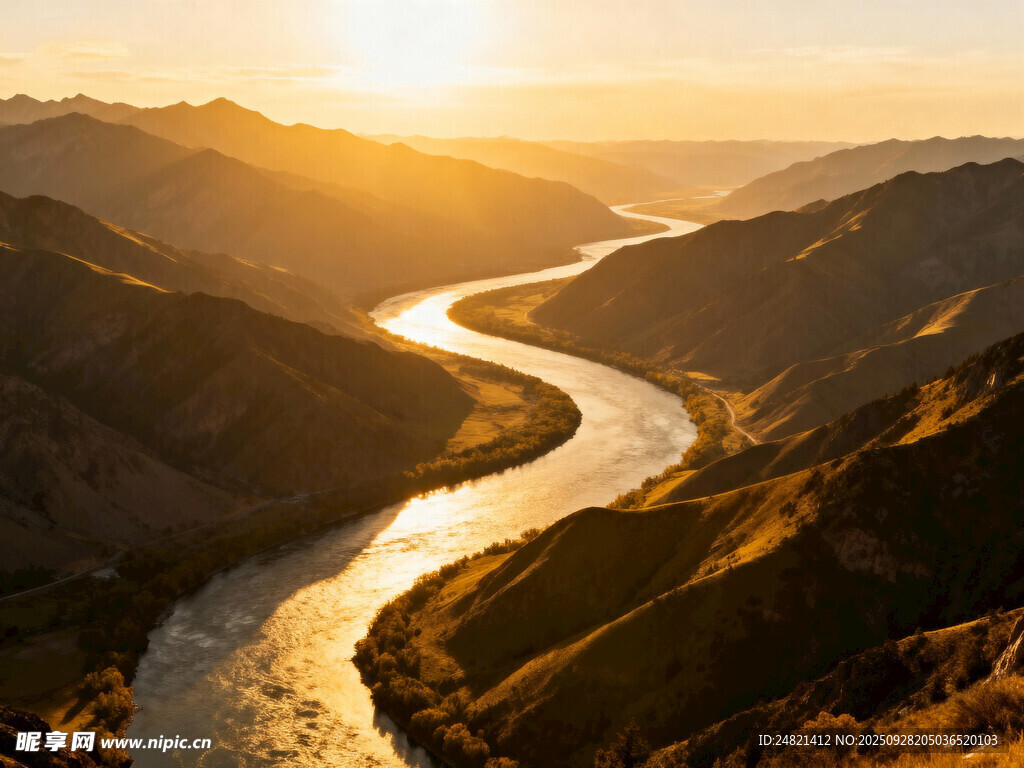 夕阳下蜿蜒的壮美河流