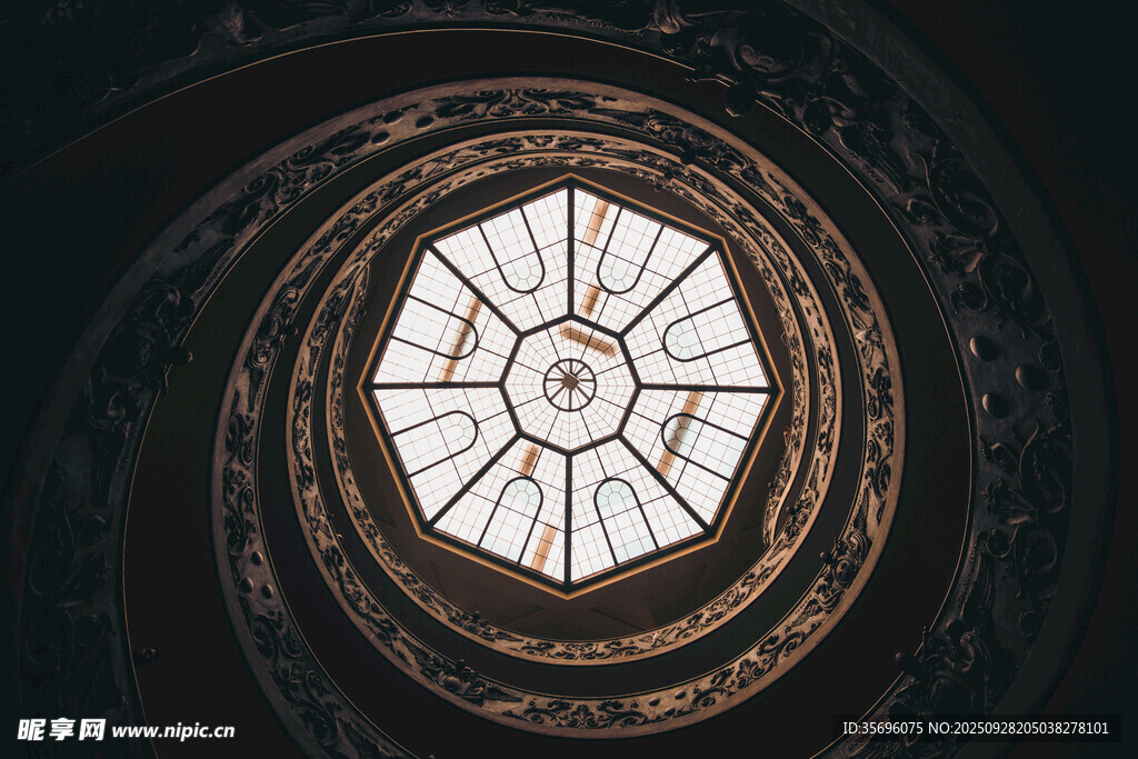 复古穹顶彩色玻璃天窗