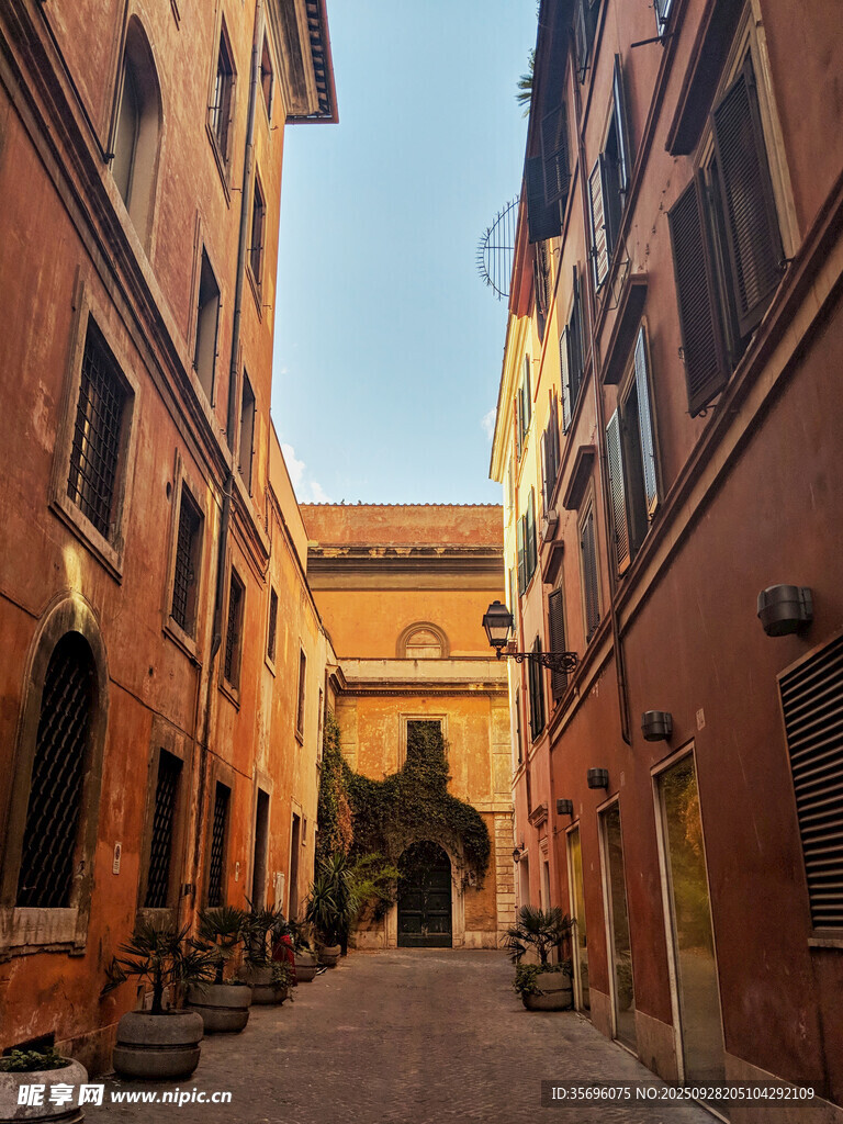 古老街巷的静谧风光