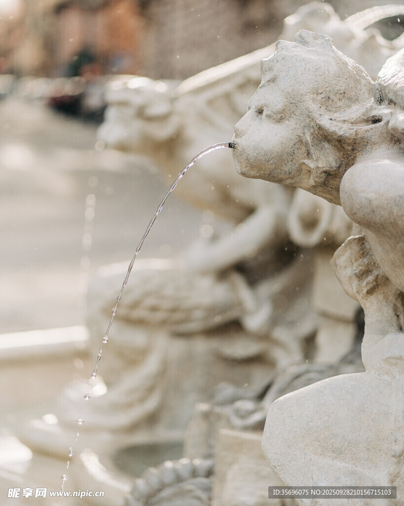 古典石雕喷泉细节特写