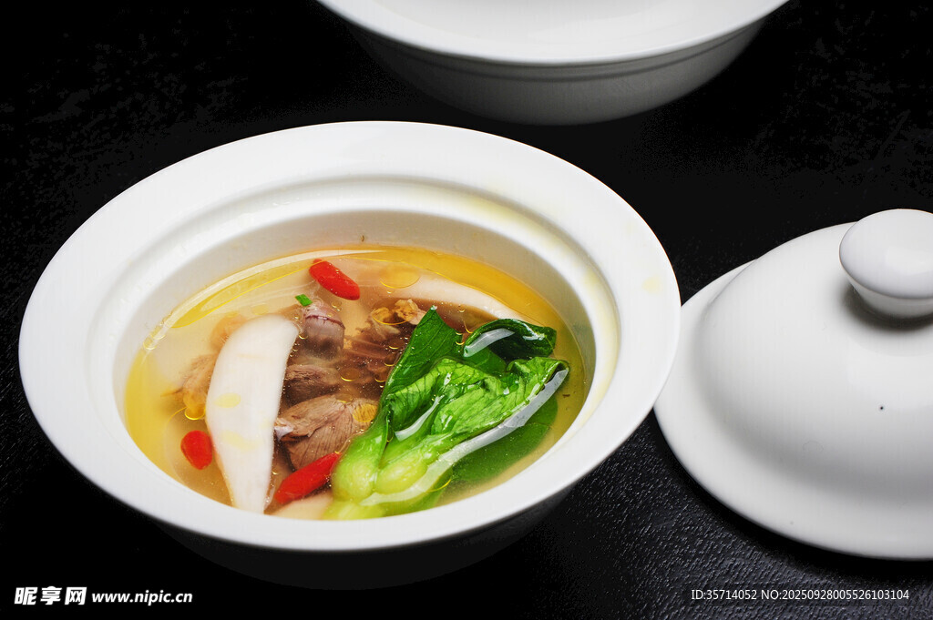 滋补靓汤食材丰富诱人