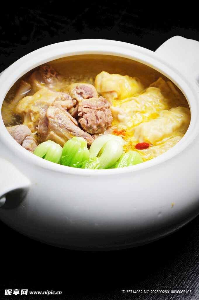 美味排骨炖菜砂锅料理