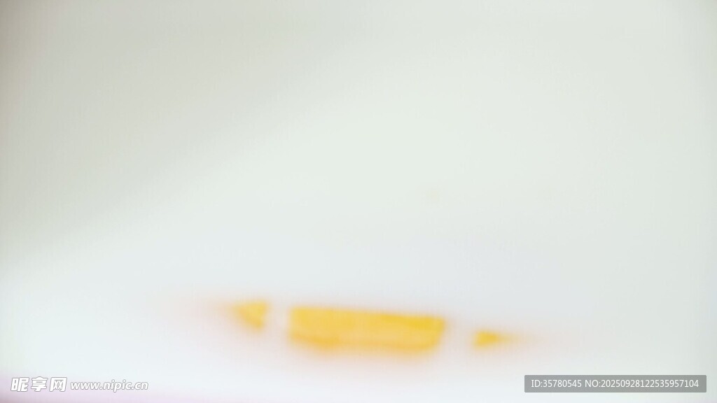 牛奶滴落溅起特写视频素材