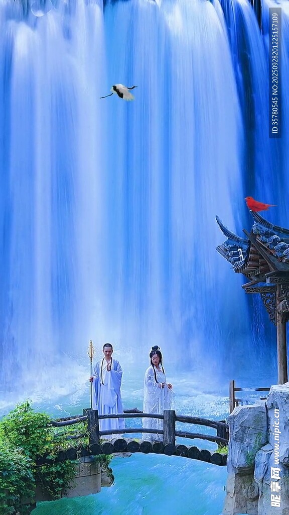 桥上佳人伴飞瀑美景
