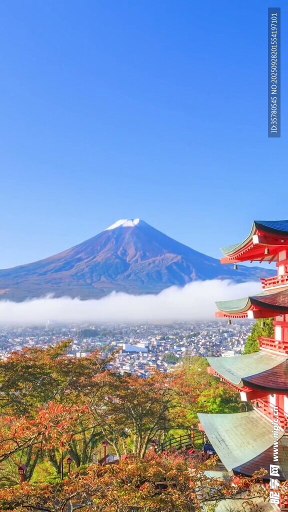 富士山下的日式塔楼景观