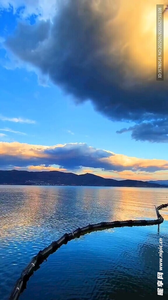 湖畔绝美日落景观