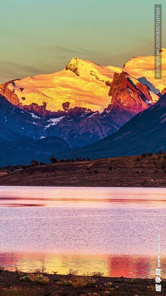 湖畔壮丽雪山绝美风光