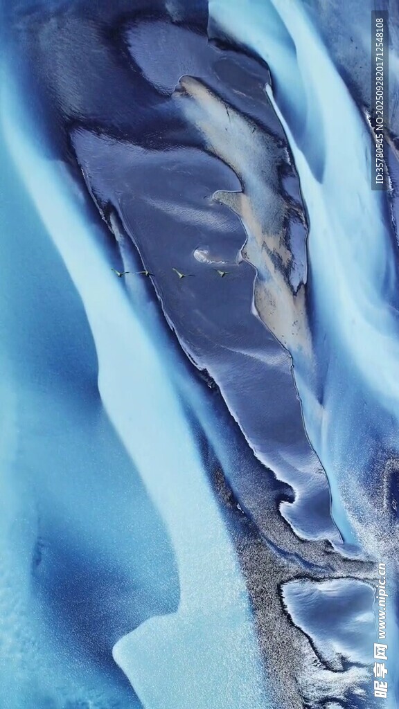 梦幻蓝色流体纹理画面