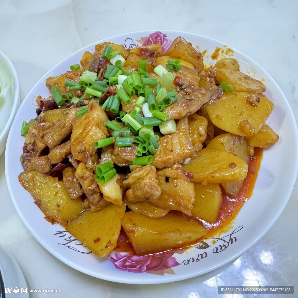 土豆烧鸡块 美味诱人