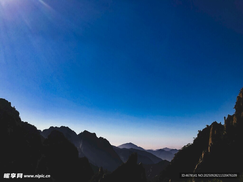 壮丽山景与天际线