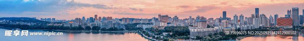 城市天际线的壮丽黄昏景色