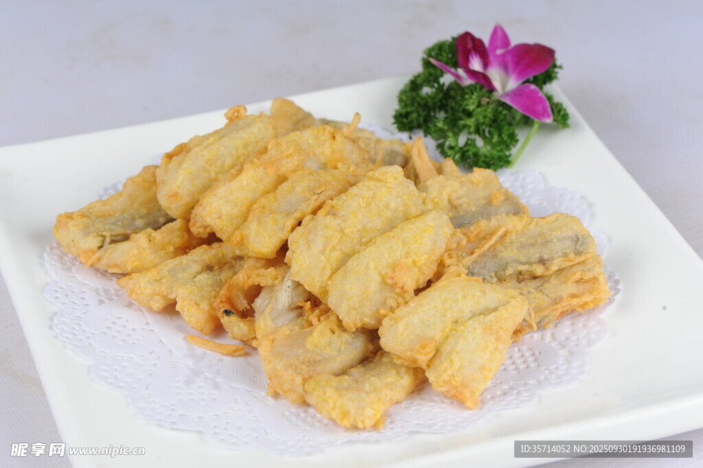 香酥炸物摆盘中