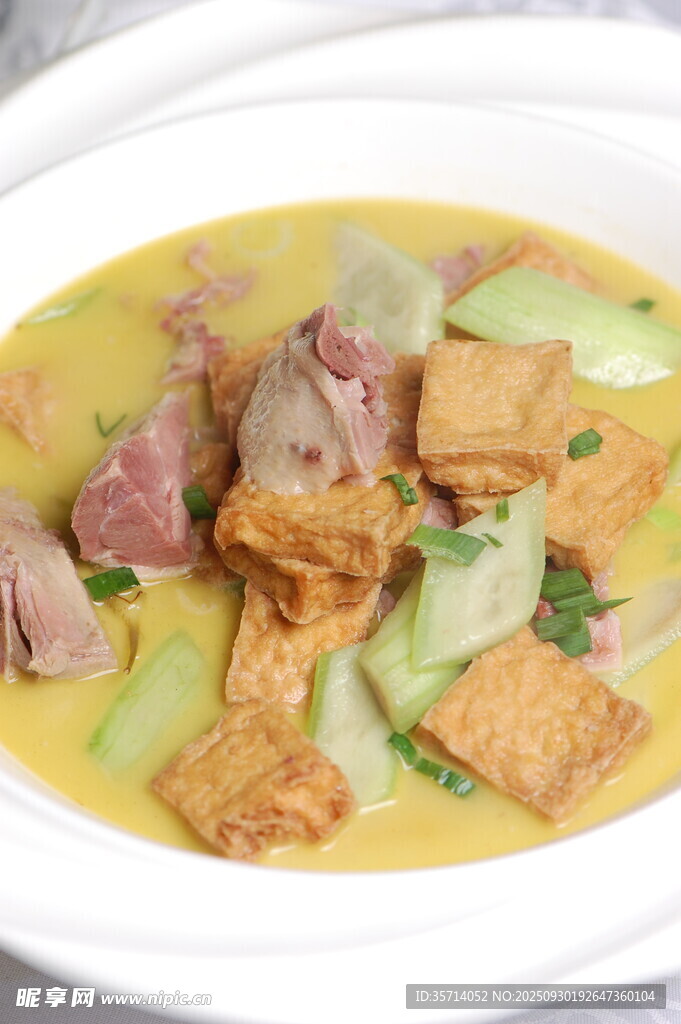 咸肉豆腐蔬菜汤