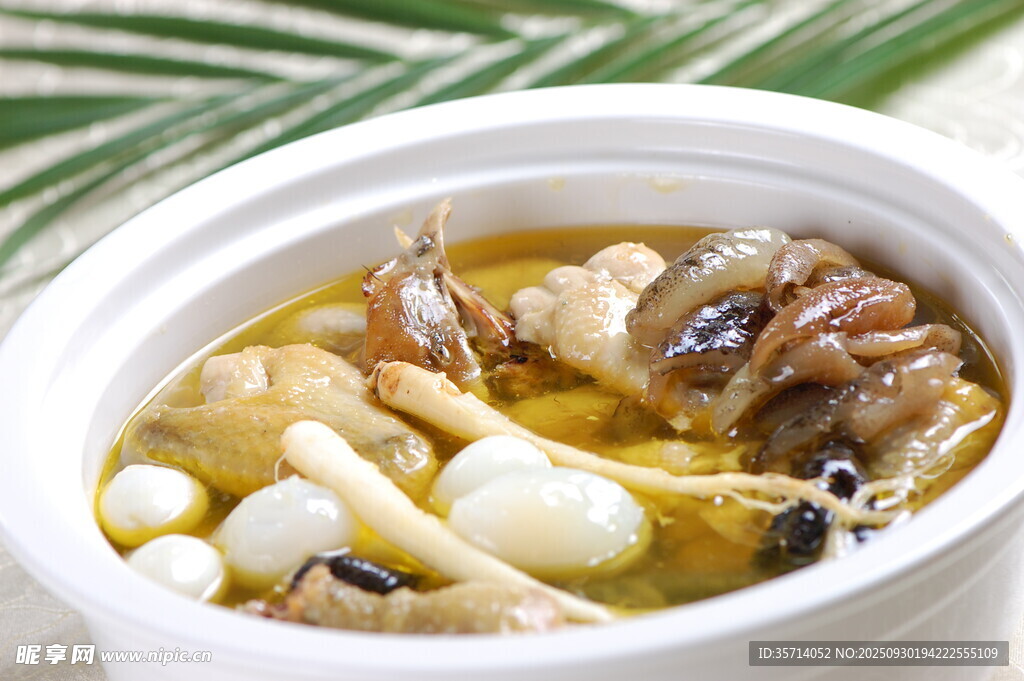 海鲜菌菇滋补汤