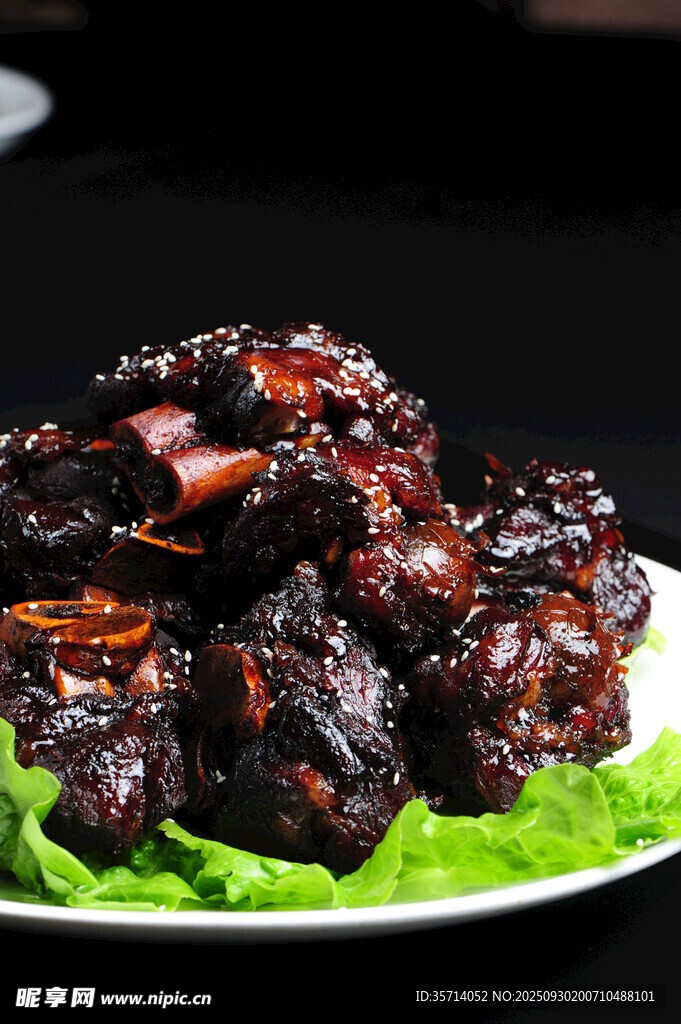 美味诱人的红烧排骨