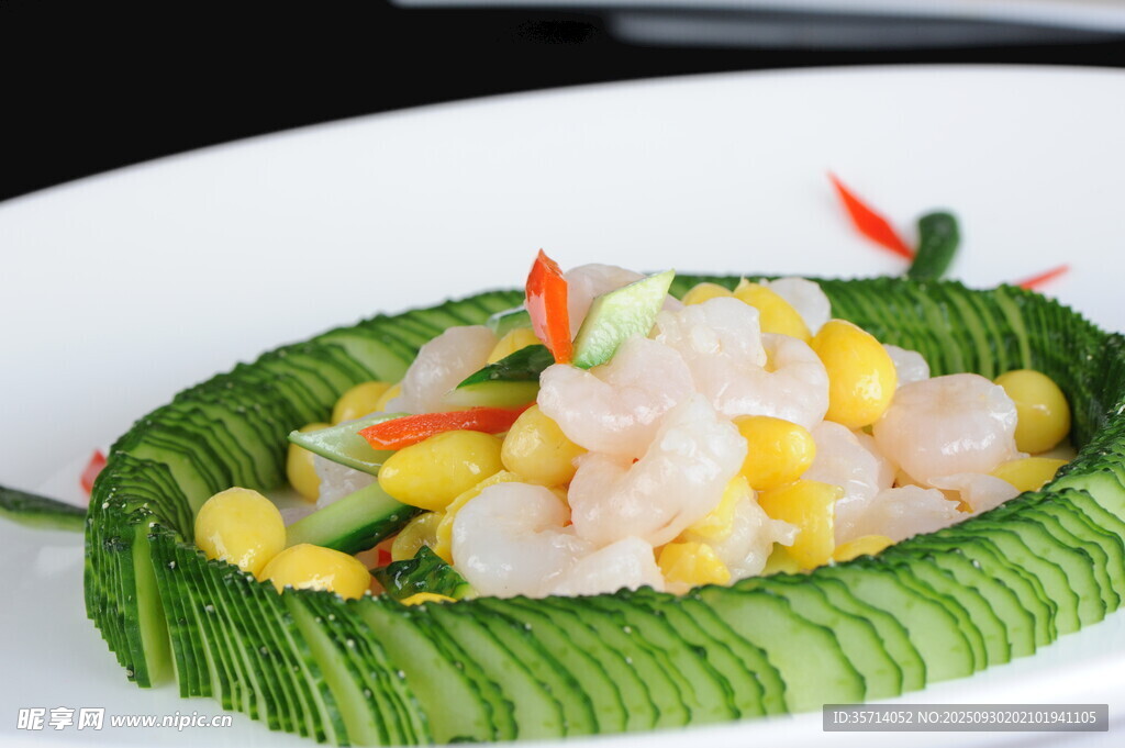 黄瓜虾仁玉米创意摆盘