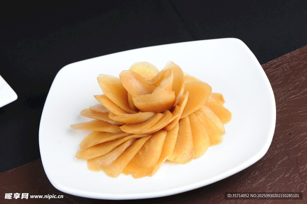 精美摆盘的萝卜