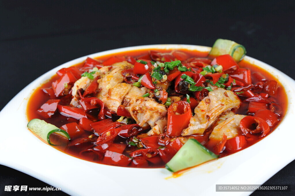 香辣可口的特色红油鸡块