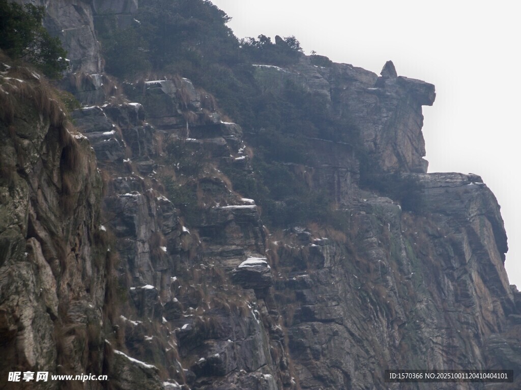 险峻高山岩石景观