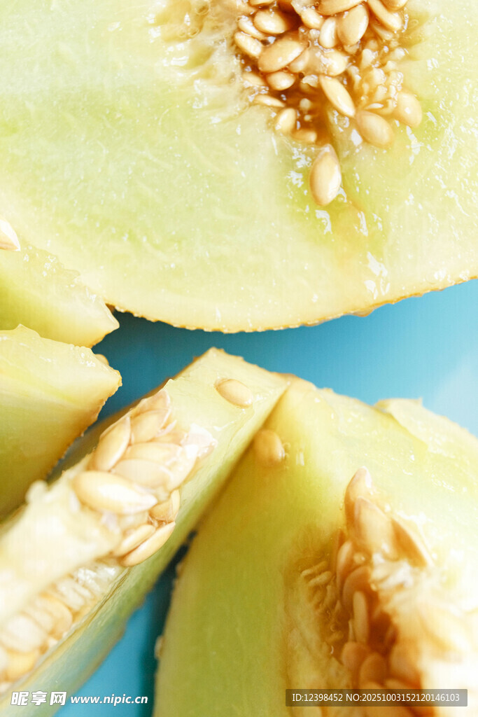 切开的新鲜蜜瓜果肉