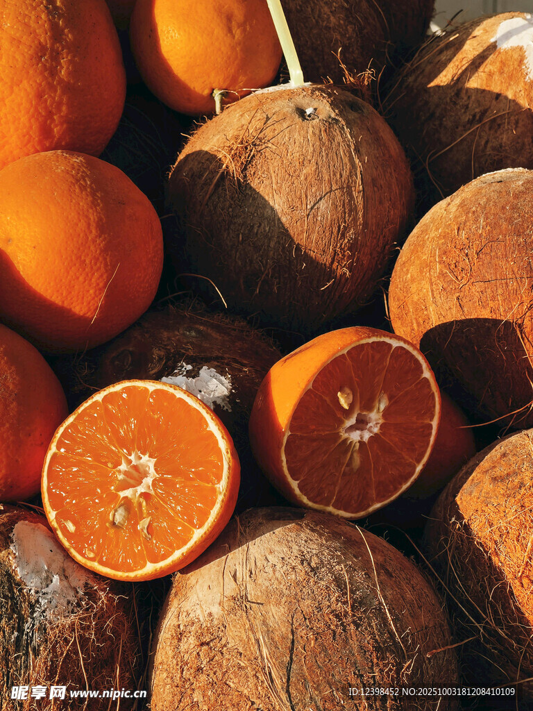 橙与椰子的缤纷水果组合