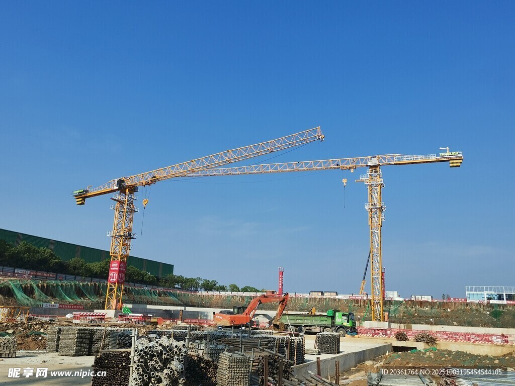 工地塔吊施工场景