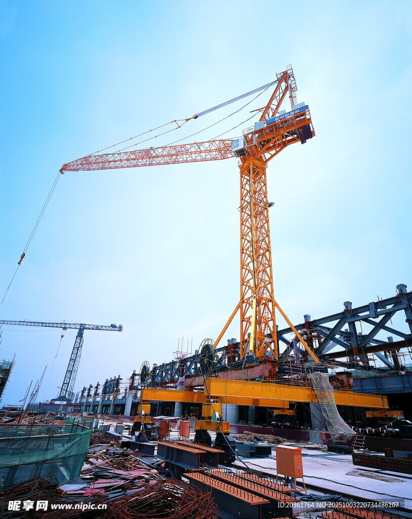 工地塔吊施工现场图景