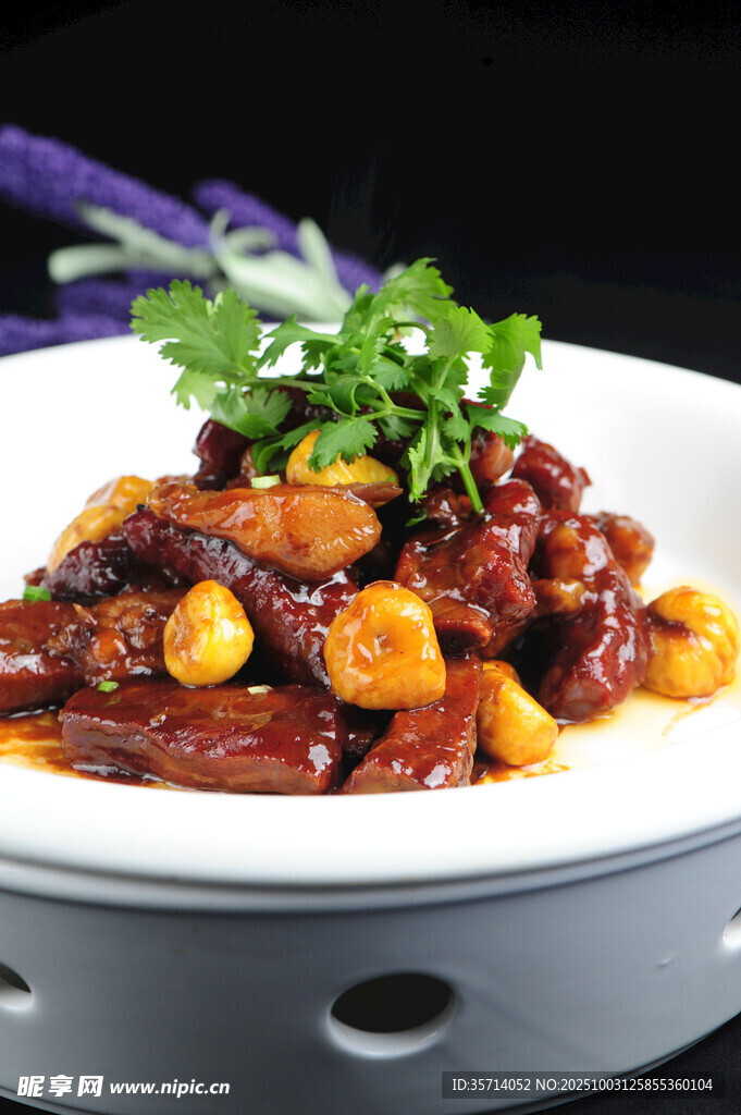 美味红烧牛肉配土豆