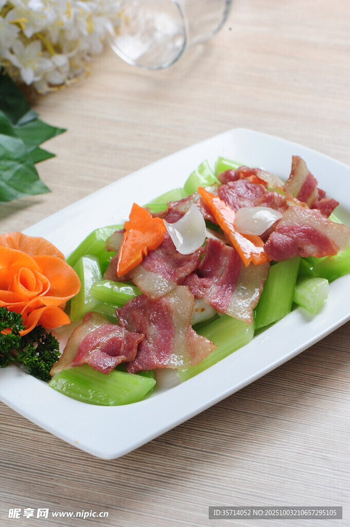 培根炒莴笋摆盘精致