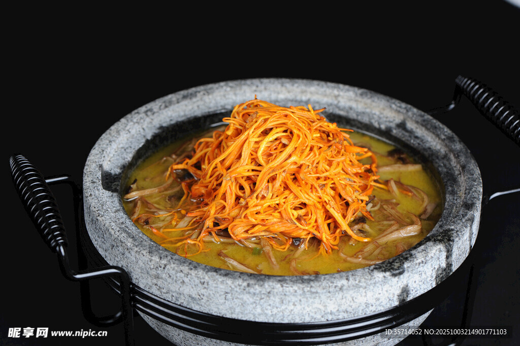 石锅美味泡菜肥牛