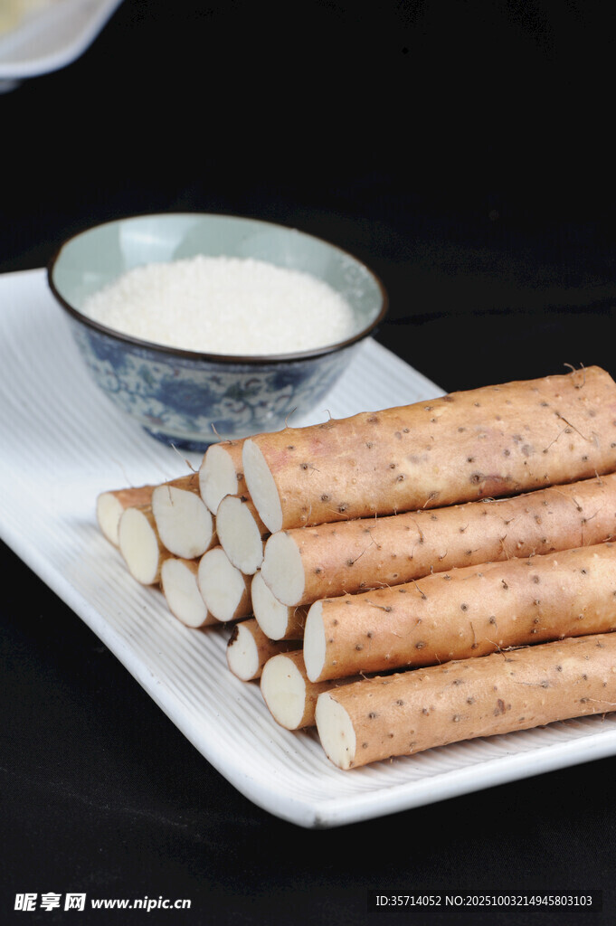 新鲜山药切段摆盘