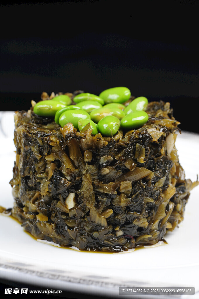 梅干菜蚕豆美食摆盘