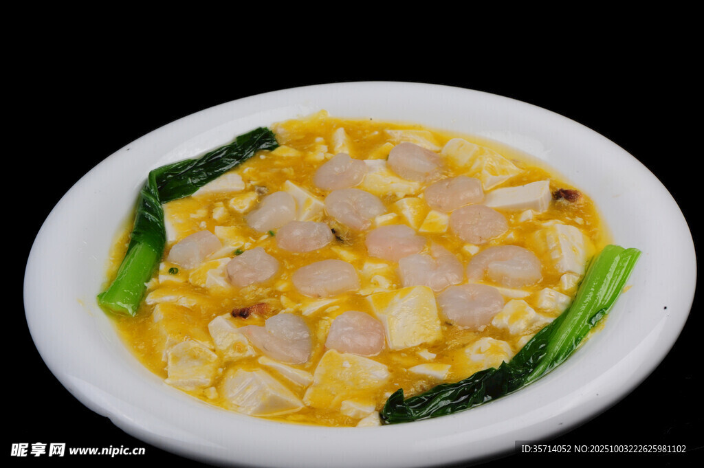 虾仁滑蛋配青菜