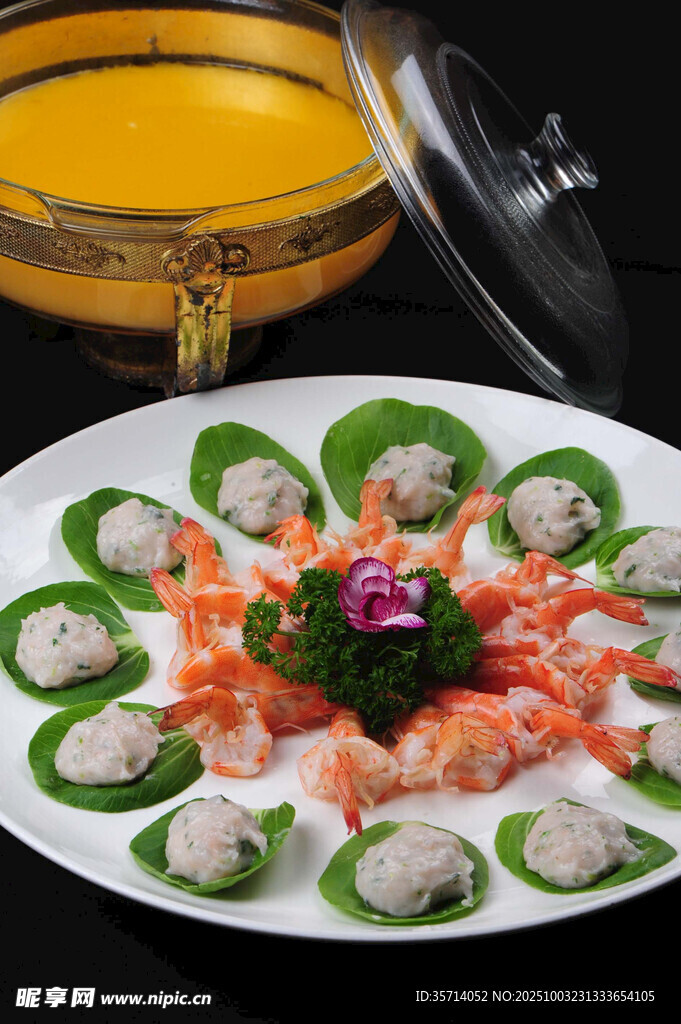 鲜虾蔬菜摆盘美食