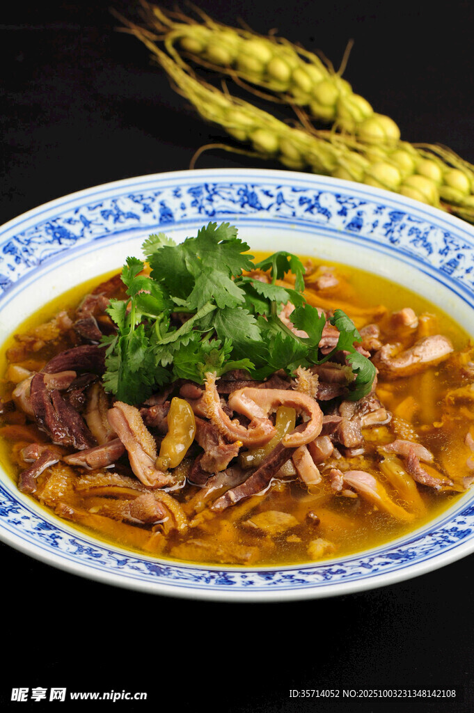 美味肉丝面鲜香诱人